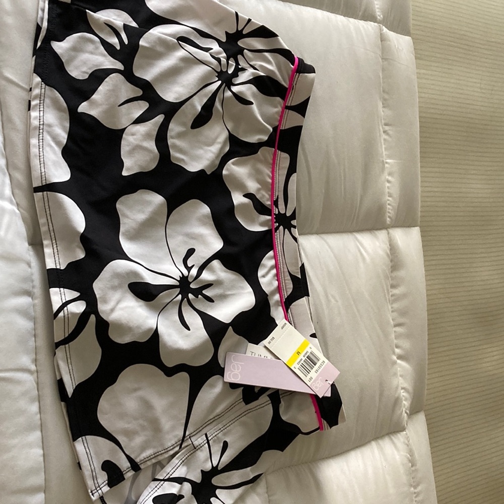 Bathing suit skirt -floral print w/side slit (4inches) NWT